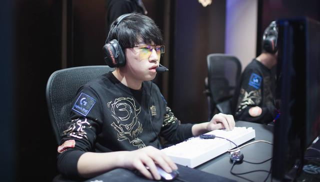 无谓丢球 无谓丢球